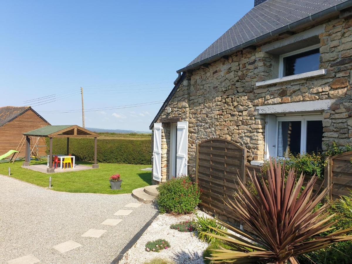 Charming Traditional 2-Bed Cottage Near Plemet Exterior foto
