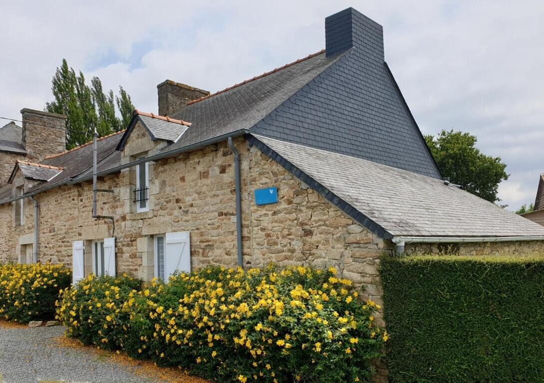 Charming Traditional 2-Bed Cottage Near Plemet Exterior foto