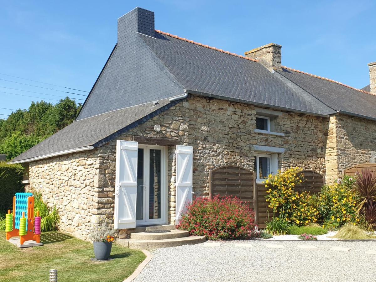 Charming Traditional 2-Bed Cottage Near Plemet Exterior foto